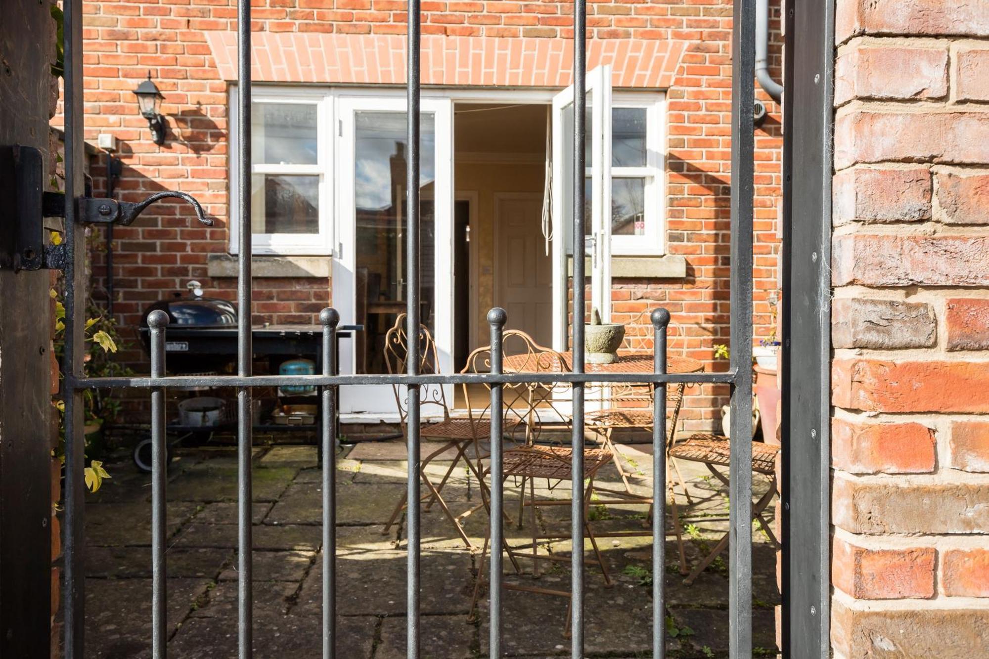 Spacious, 3 Bed House For 6 In Central Chester Hotel Exterior photo